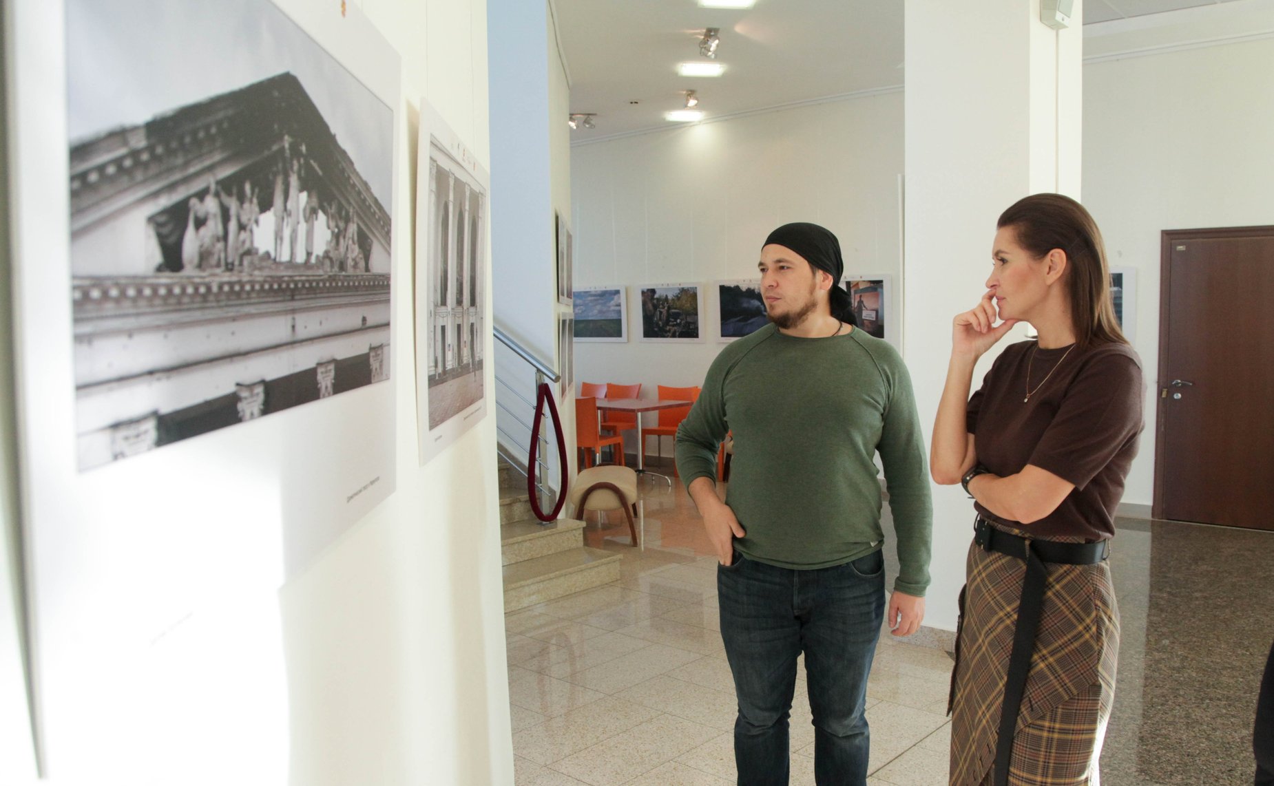 В Челябинске открылась уникальная выставка работ челябинского фотохудожника С. Коляскина о проведении СВО в Донбассе