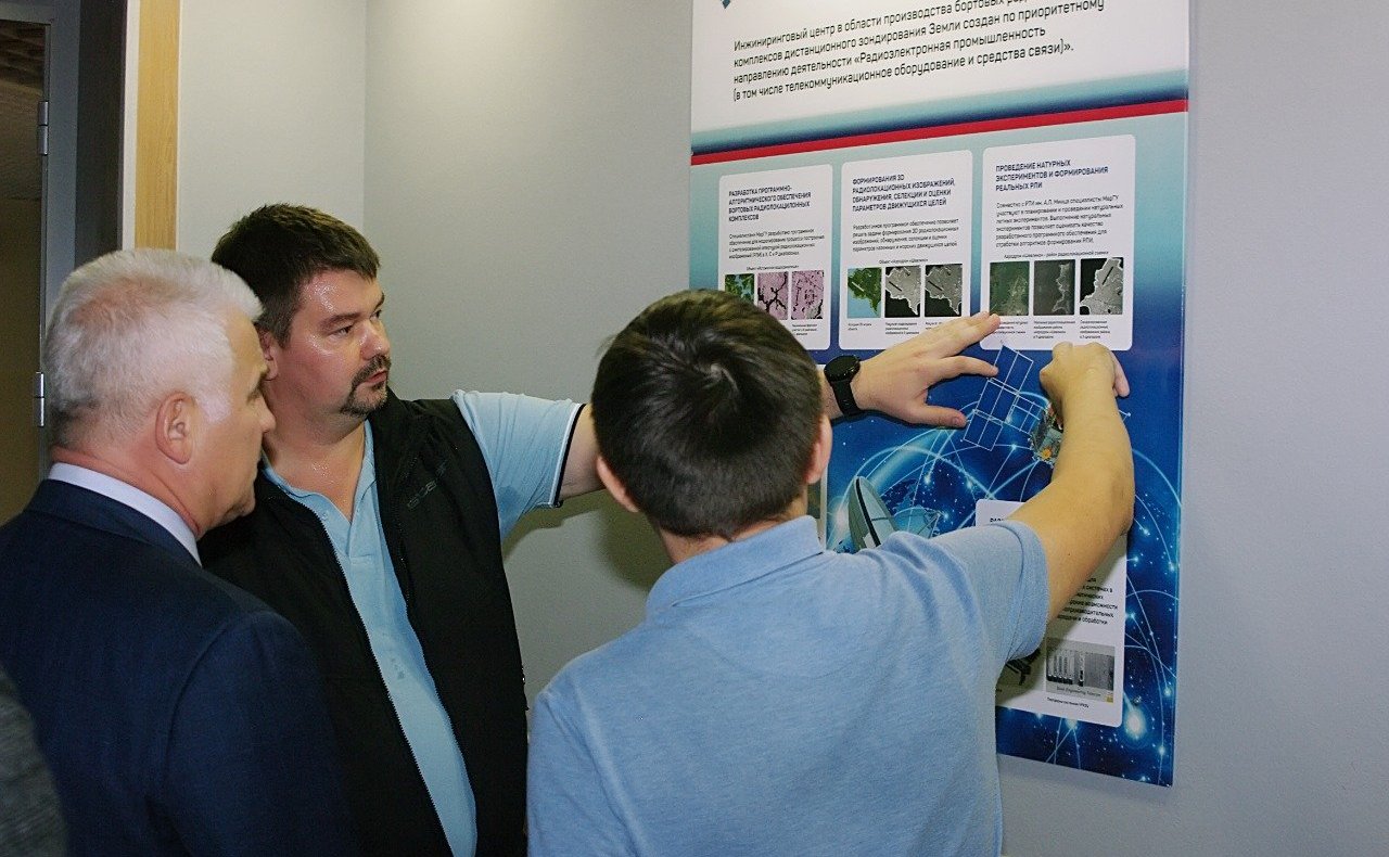 Сергей Мартынов посетил в Йошкар-Оле научные лаборатории и центры Института цифровых технологий Марийского государственного университета (МарГУ)