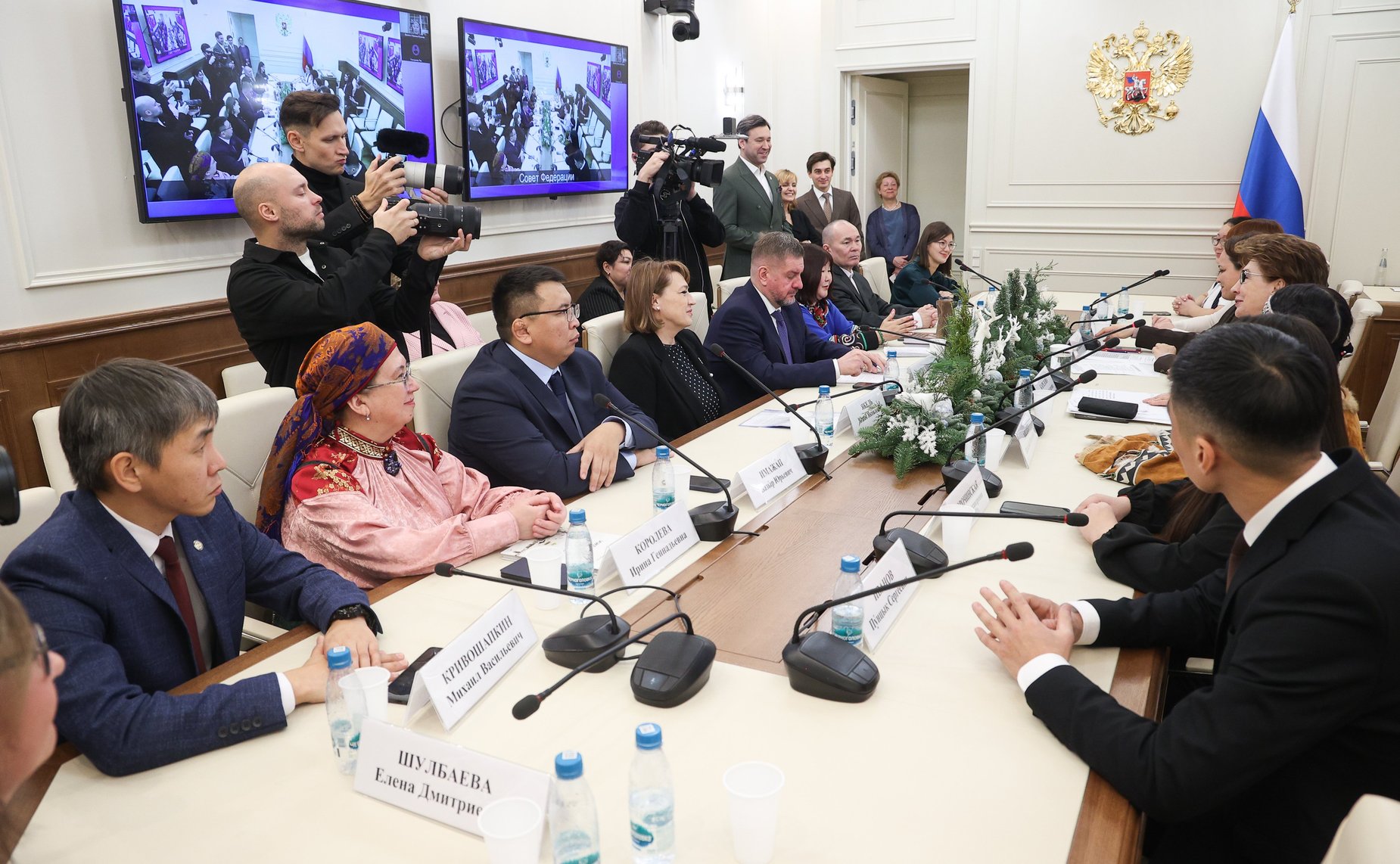 В Совете Федерации состоялась торжественная церемония вручения дипломов выпускникам образовательной программы «Актуальные проблемы и эффективные практики устойчивого развития коренных малочисленных народов Севера, Сибири и Дальнего Востока РФ»