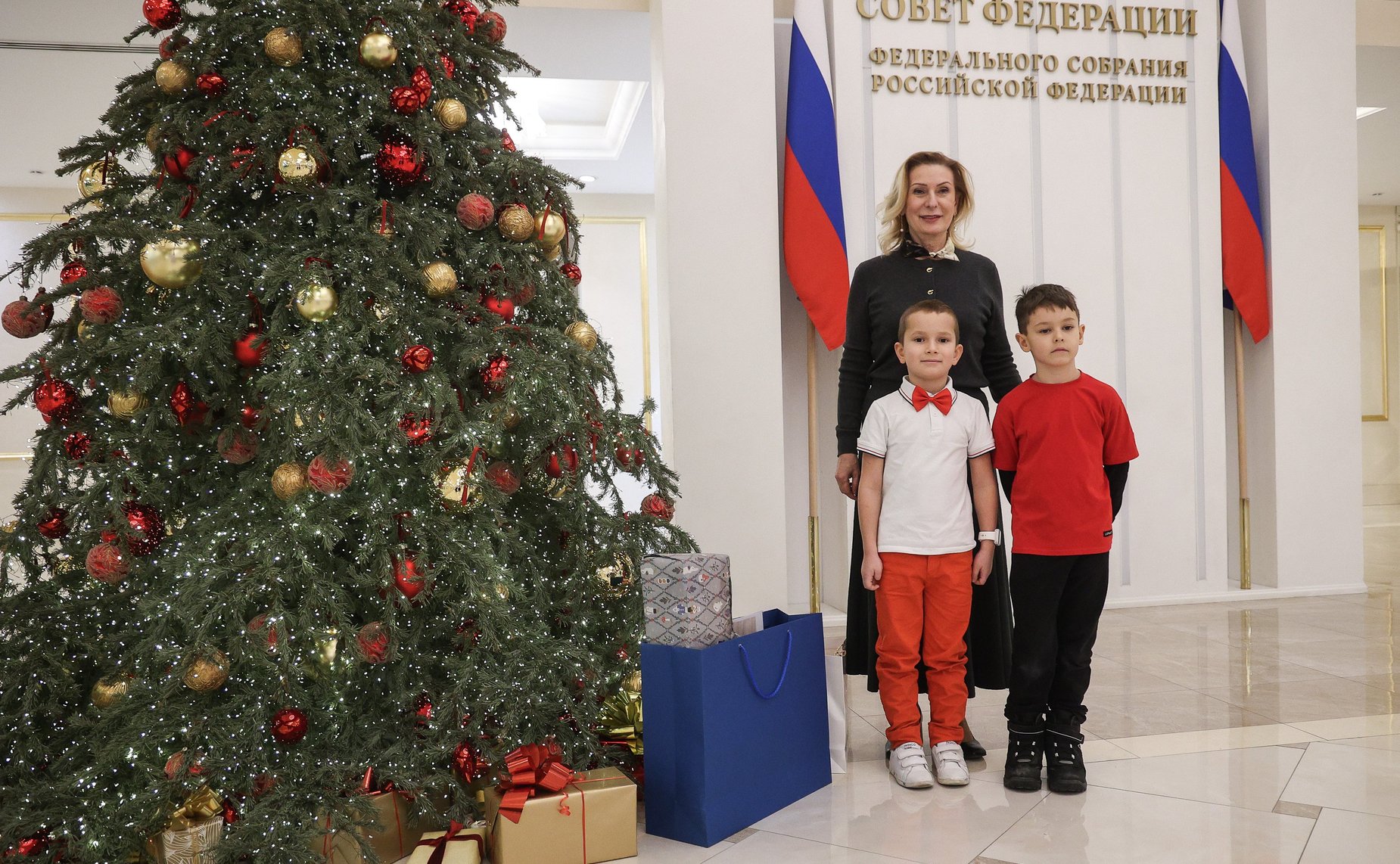 Инна Святенко приняла участие в благотворительной акции «Елка желаний» и исполнила желания юных москвичей