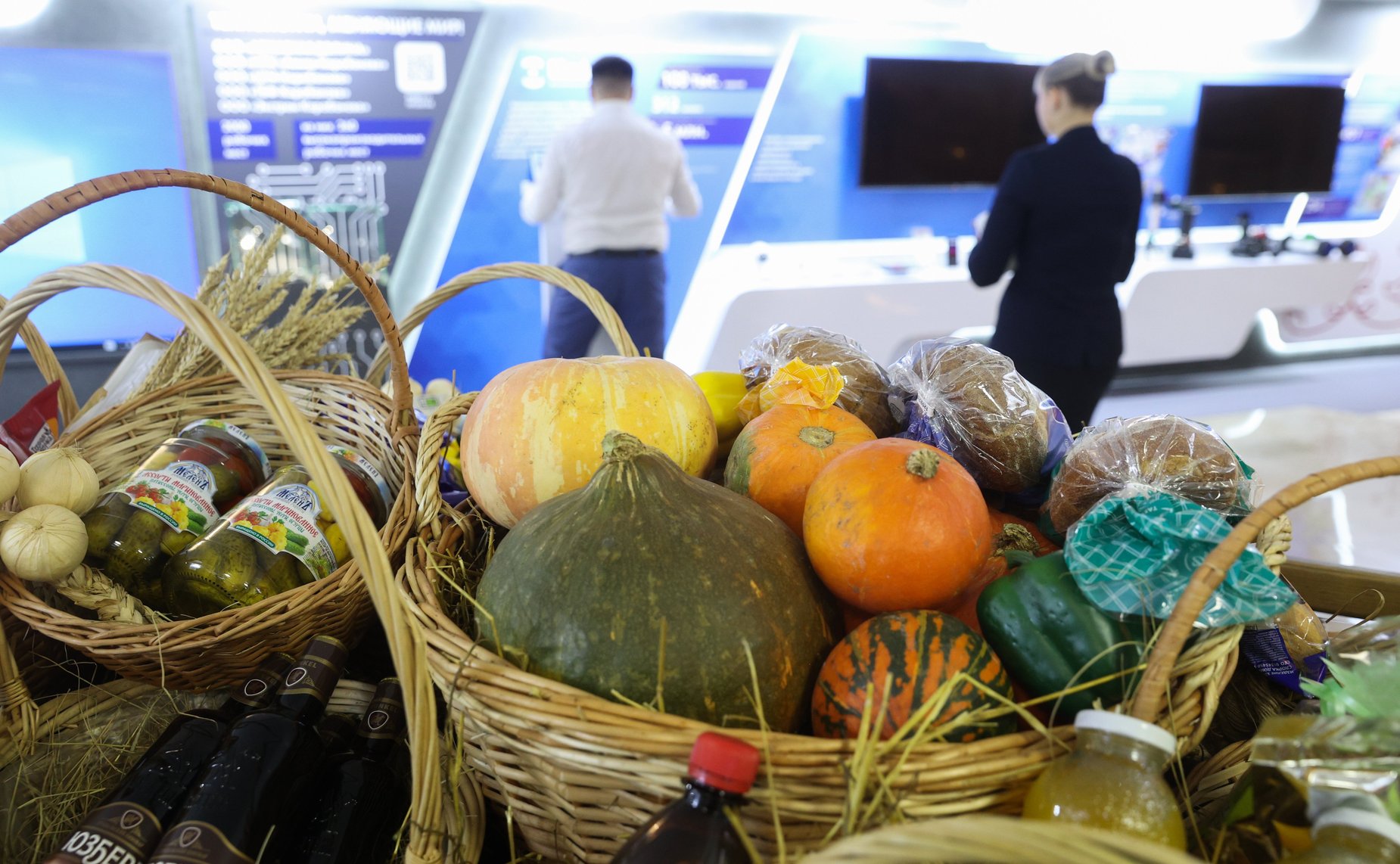 Валентина Матвиенко и Александр Авдеев посетили выставку, посвященную истории и культуре Владимирской области и основным направлениям развития региона