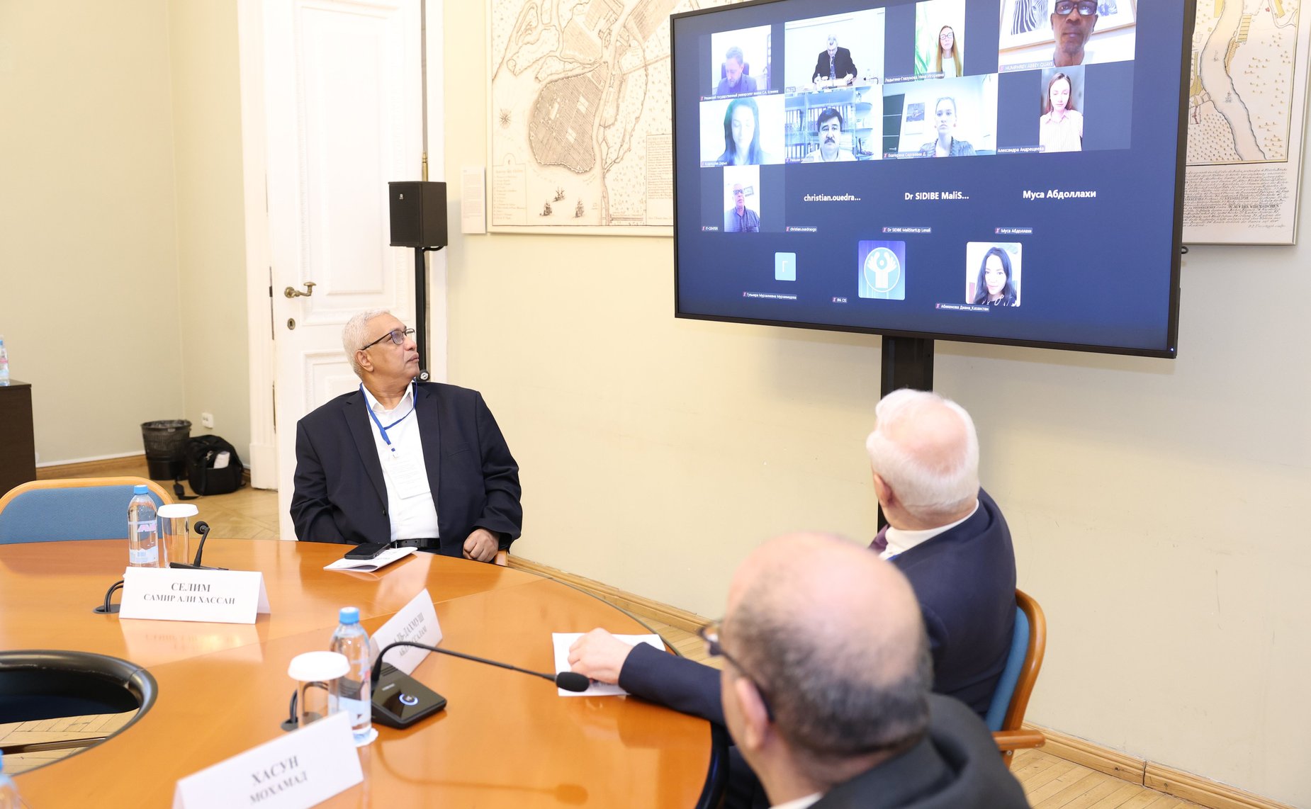 Заседание круглого стола на тему «Образовательные мосты: университеты и языковые центры как важный фактор продвижения русского языка за рубежом»