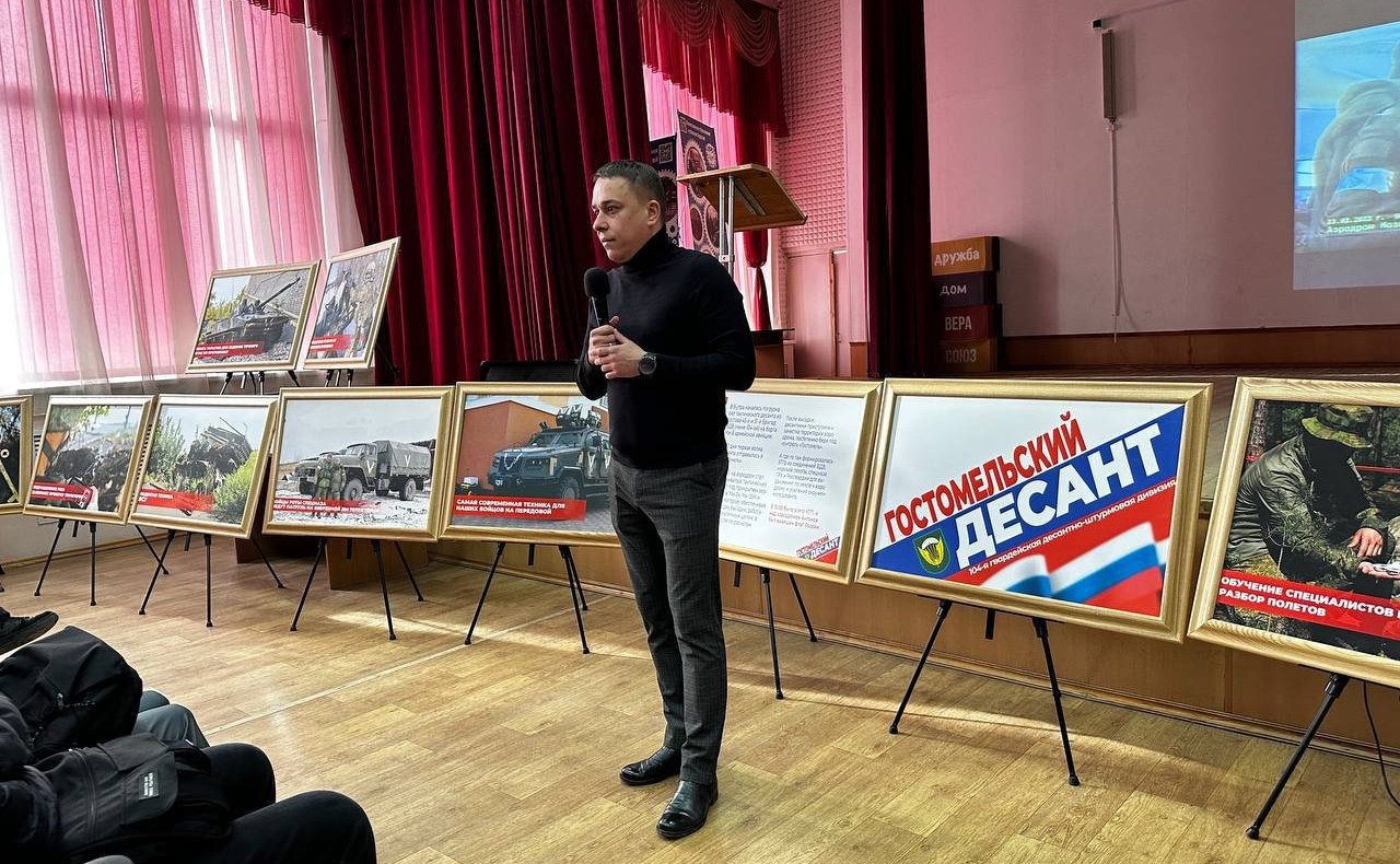 Айрат Гибатдинов представил фотовыставку учащимся колледжа