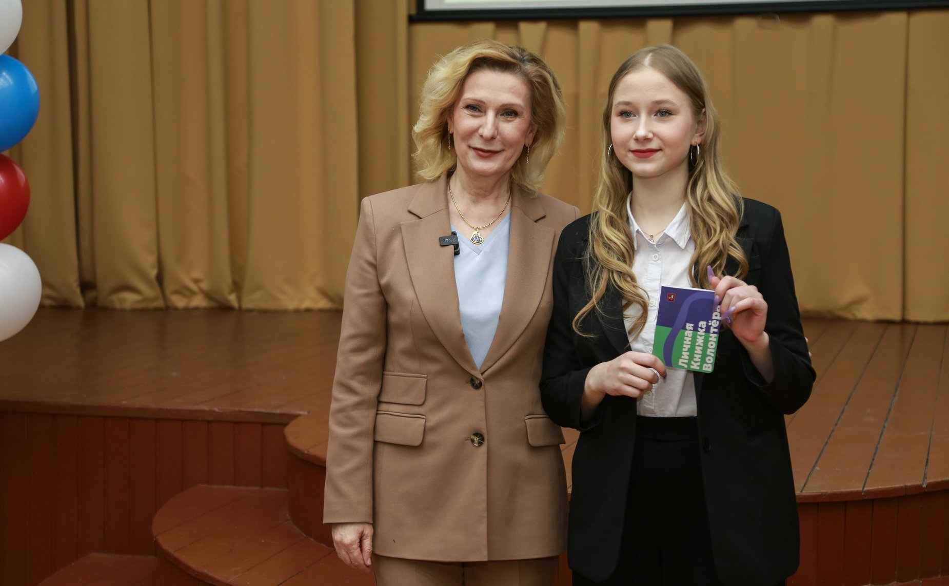 Заместитель Председателя Совета Федерации Инна Святенко провела для старшеклассников школы № 2087 «Открытие» урок «Разговор о важном»