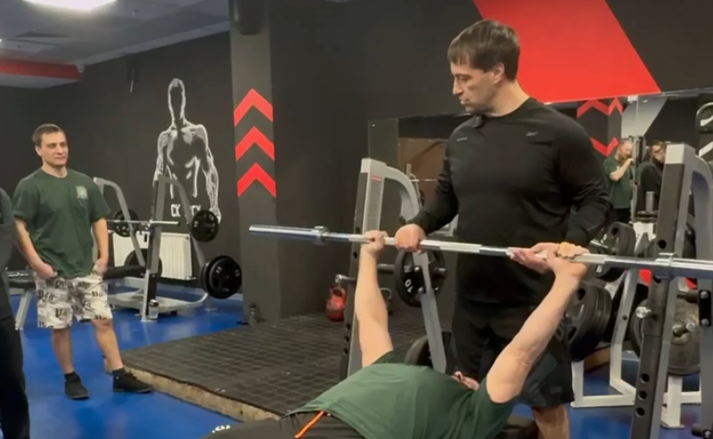 Эдуард Исаков поздравил участников II этапа комплексного физкультурного мероприятия среди ветеранов СВО «Герои нашего времени» со сдачей нормативов ГТО