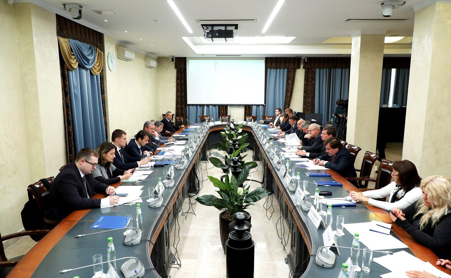 Обсуждение параметров проекта федерального бюджета на 2019 г. и на плановый период 2020 и 2021 гг. в Общественной палате РФ