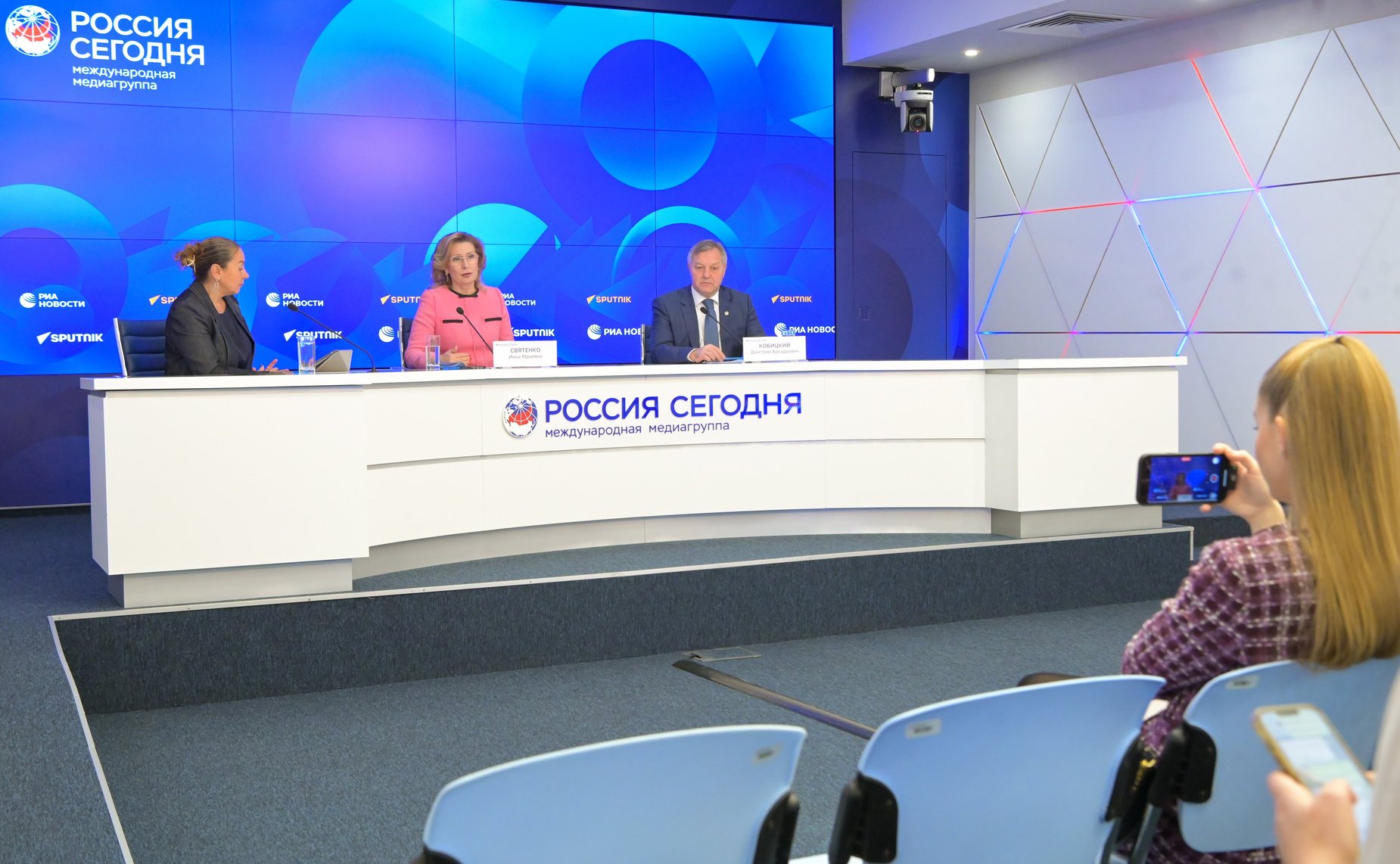 Пресс-конференция о законодательной поддержке российской легкой промышленности и развитии креативных (творческих) индустрий