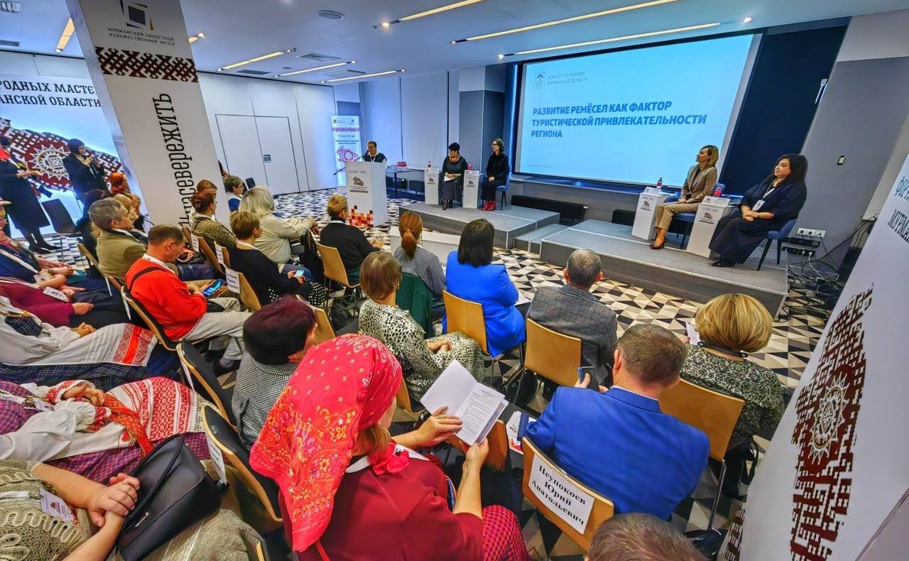 Татьяна Сахарова приняла участие в пленарном заседании первого Форума народных мастеров, прошедшего в Мурманске