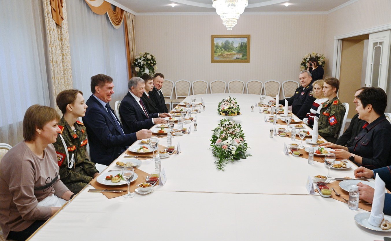 Анатолий Артамонов и Александр Савин в Калуге вручили награды подросткам, проявившим мужество в экстремальных ситуациях и спасшим человеческие жизни