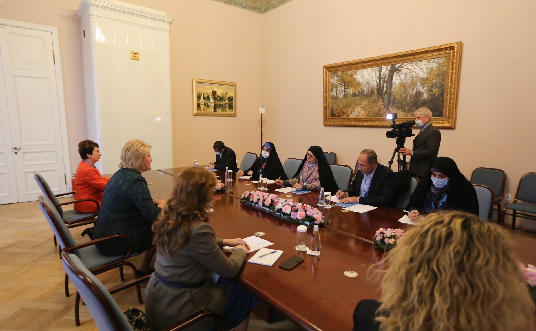Встреча председателя Комитета СФ по науке, образованию и культуре Лилии Гумеровой с председателем Комитета по делам семьи и женщин Собрания Исламского Совета Исламской Республики Иран Фатимой Гасемпур