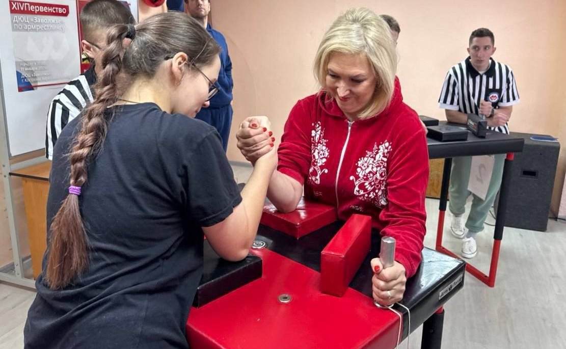 Светлана Кириллова приняла участие в торжественном открытии XIV первенства детско-юношеского центра «Заволжье» по армрестлингу имени Леонида Пантелеева