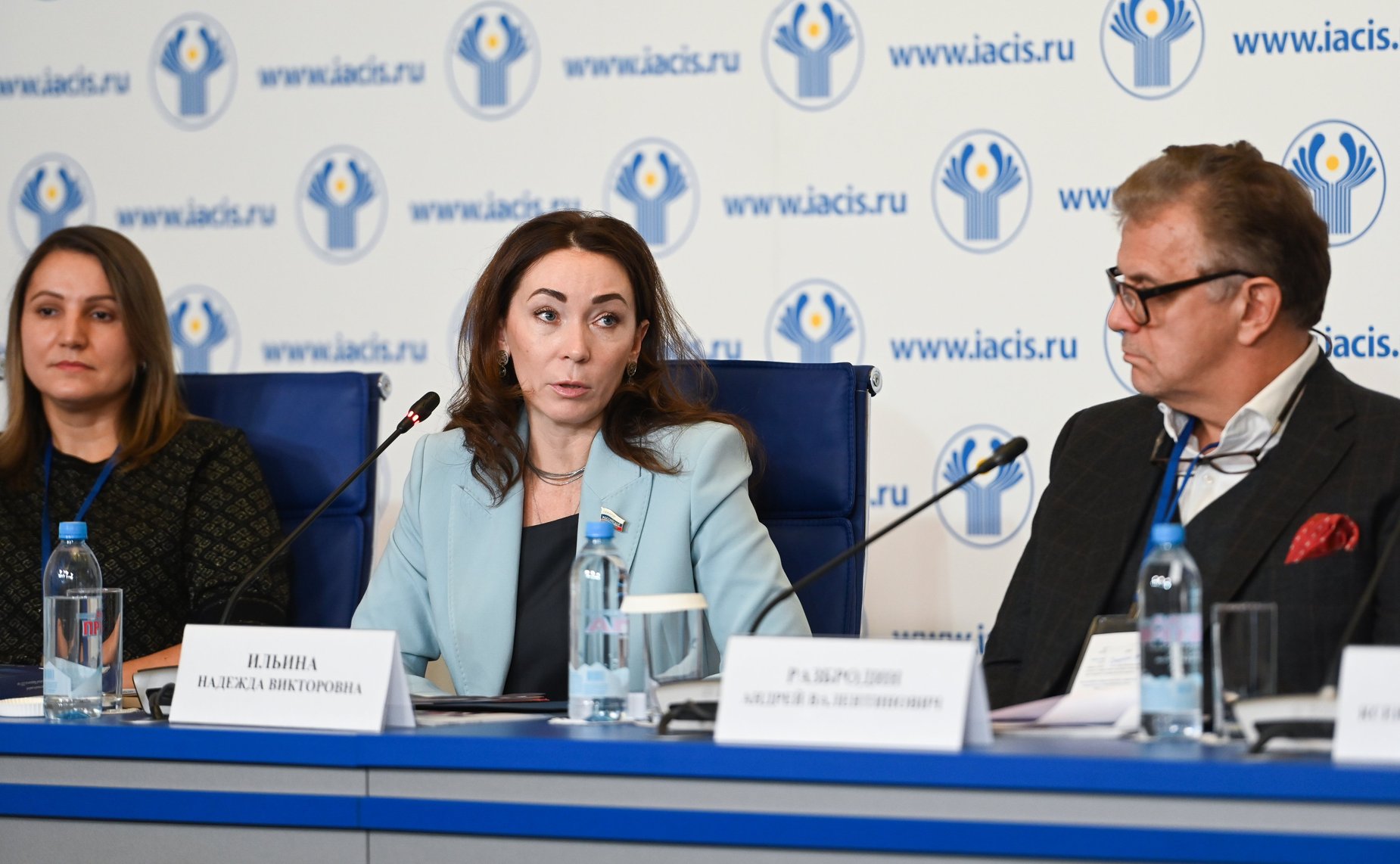 Круглый стол «Устойчивое развитие отрасли через переработку шерсти». III международный форум «Содружество моды»