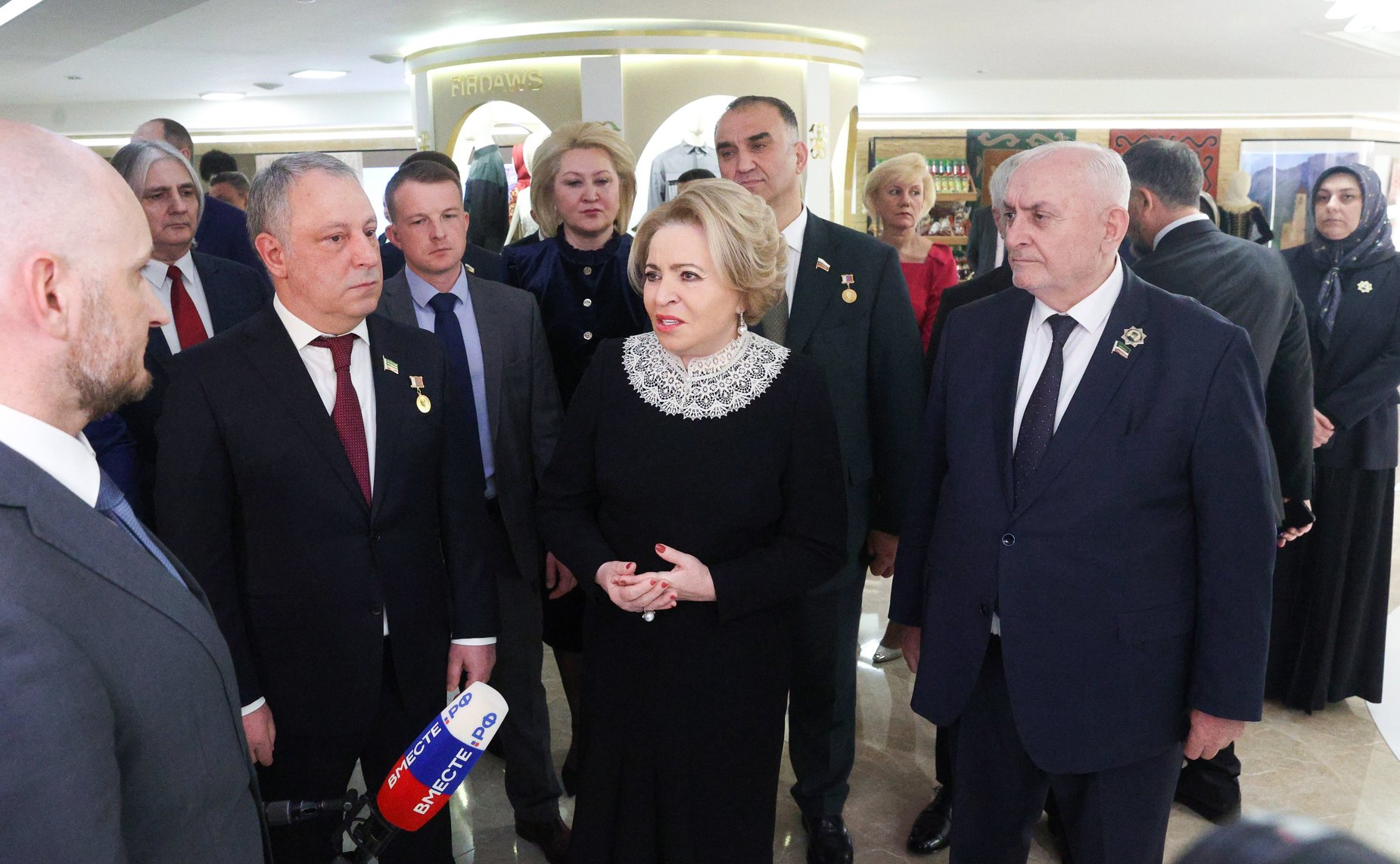 Председатель Совета Федерации и глава Парламента Чеченской Республики осмотрели выставку «Грозный – культурная столица России 2025 года»