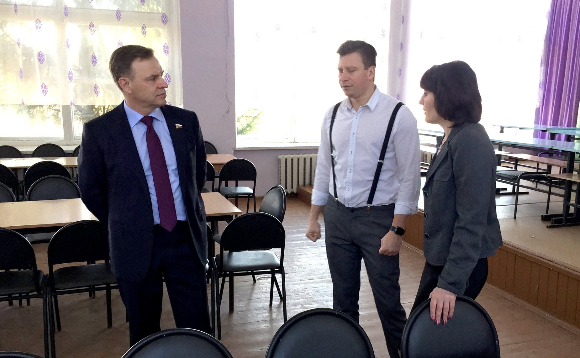 Виктор Новожилов осмотрел первую в Архангельской области научно-учебную лабораторию «Агрокуб»