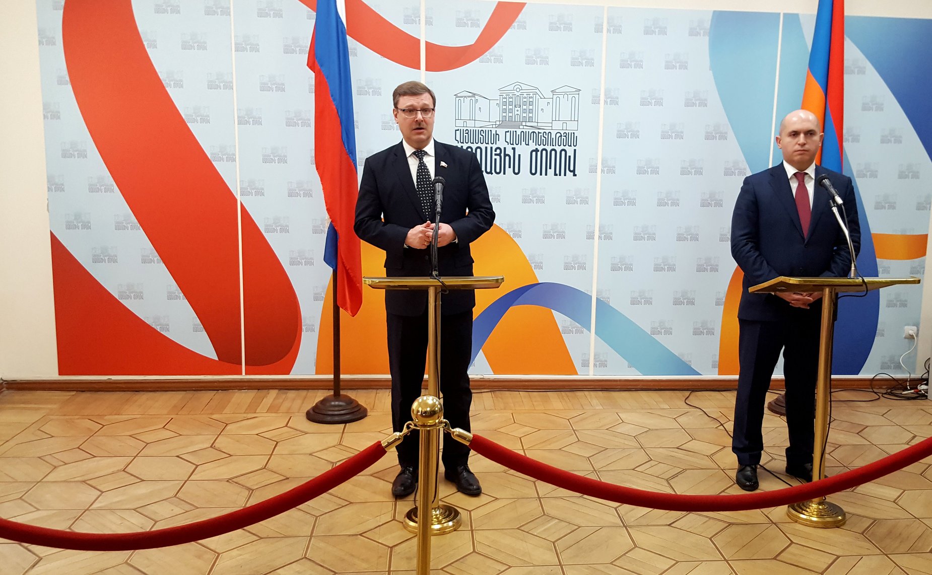 Брифинг К. Косачева и А. Ашотяна