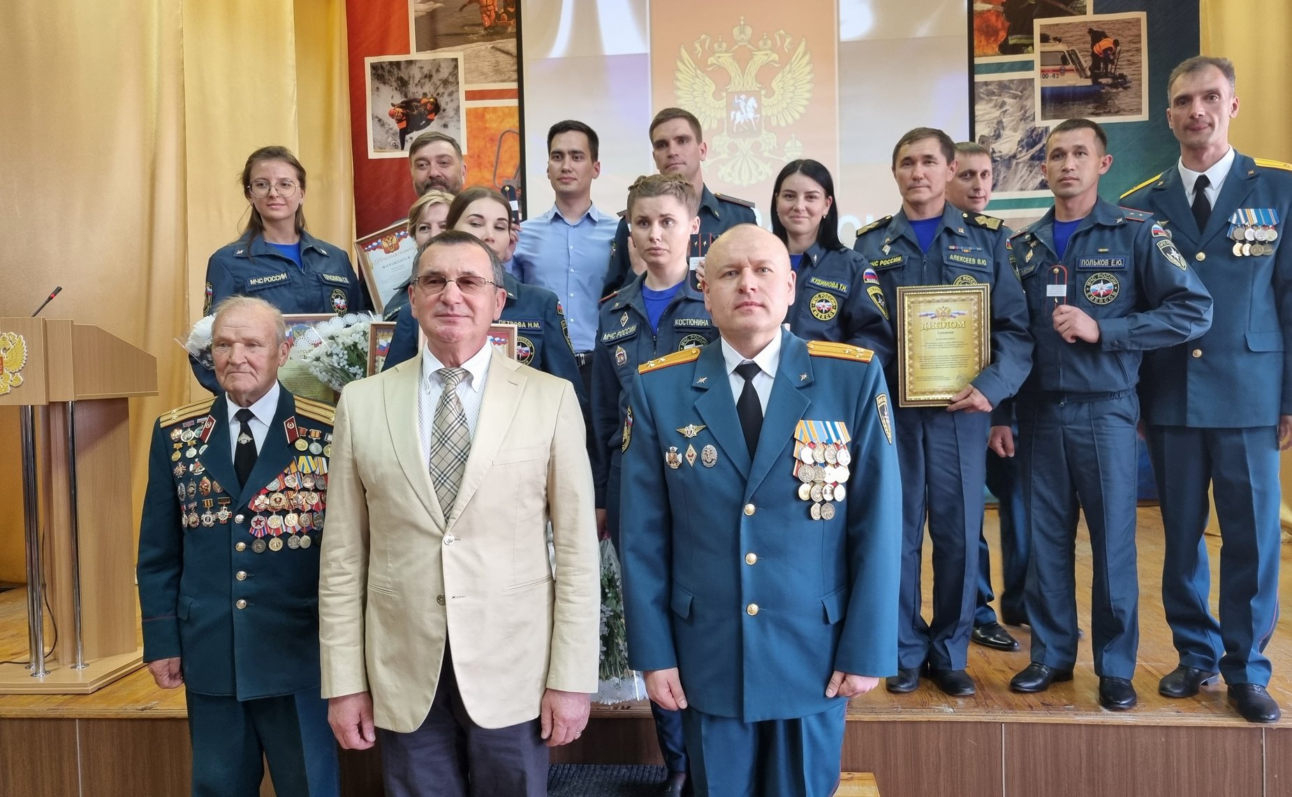 Николай Федоров поздравил спасателей Чувашии с Днем России