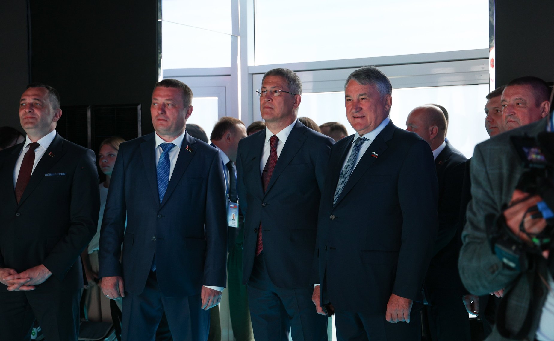 Юрий Воробьёв и заместитель Председателя Совета Республики Сергей Хоменко открыли выставку достижений народного хозяйства в рамках XI Форума регионов Беларуси и России