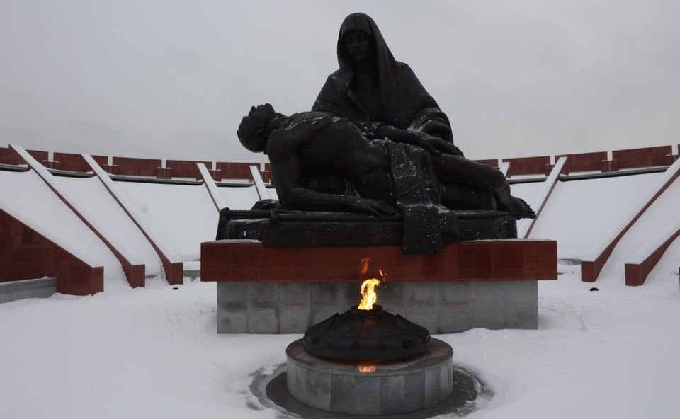 Оксана Хлякина приняла участие в акции «Дорога домой», в рамках которой найденные поисковиками останки погибших воинов передаются на родину для погребения в семейных могилах