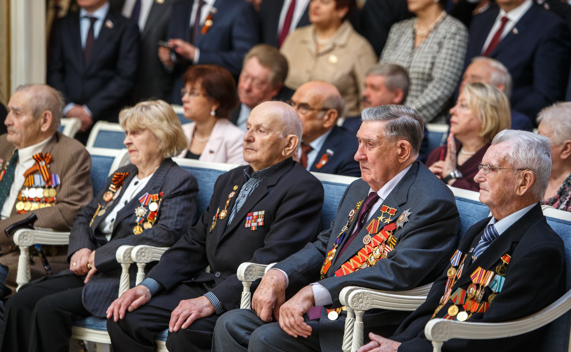 Торжественная церемония награждения российских городов-героев памятными 