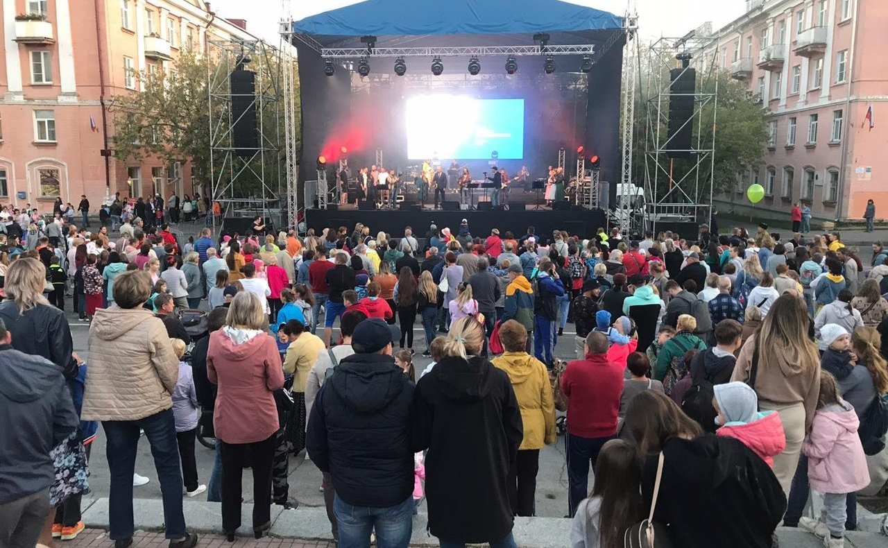 Концерт участников проекта «10 песен атомных городов», посвящённый 75-летию атомной промышленности в городе Трёхгорном Челябинской области