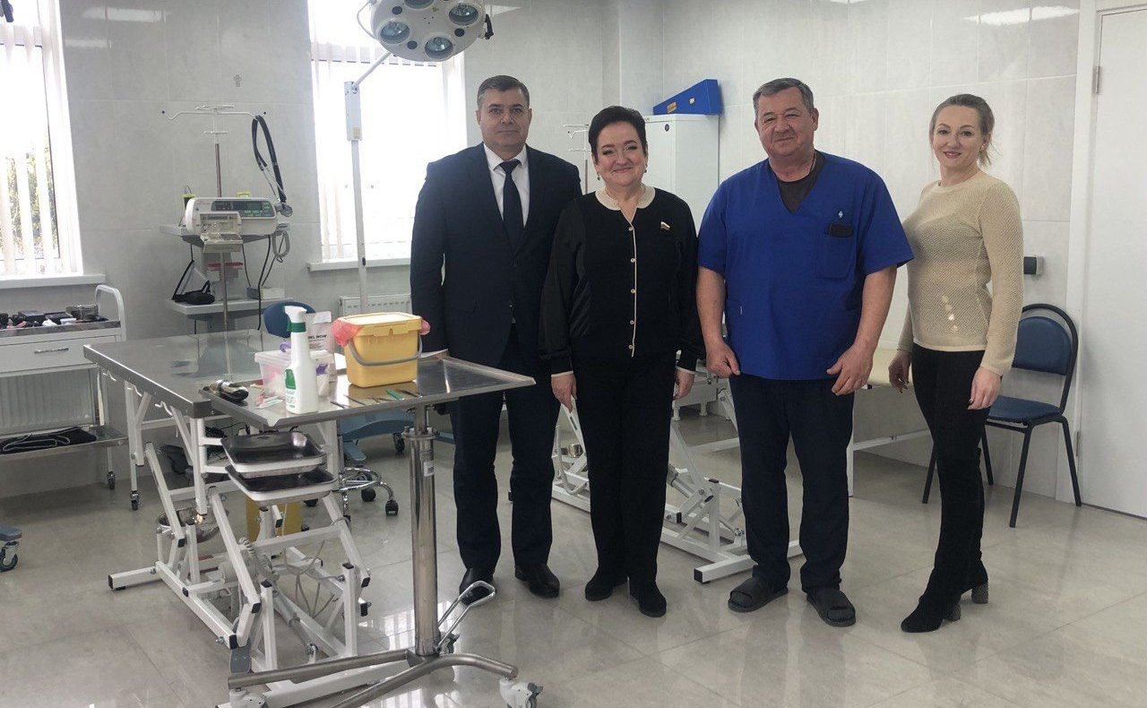 Лариса Мельник передала гуманитарную помощь городскому пункту приёма пострадавших птиц