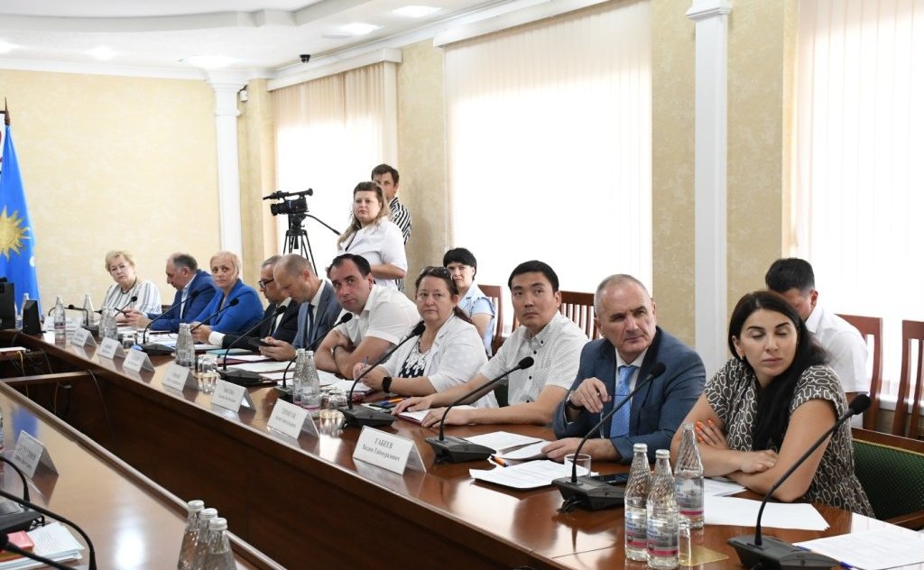 Заместитель председателя Комитета СФ по социальной политике Мохмад Ахмадов провел выездное совещание по вопросу мониторинга реализации положений Федерального закона, направленного на гармонизацию законодательства о спорте