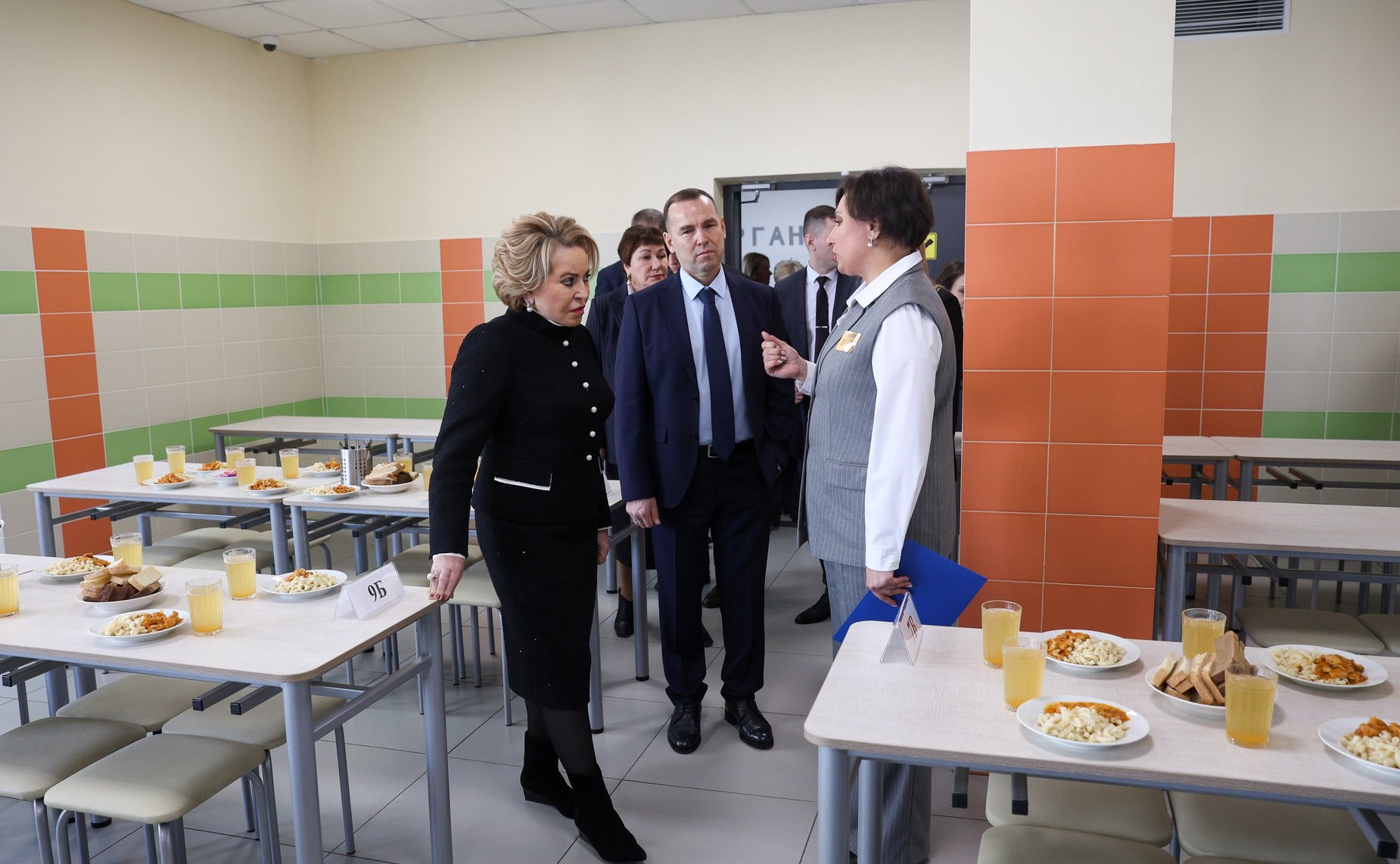 В ходе рабочей поездки в Курганскую область Председатель Совета Федерации Валентина Матвиенко посетила среднюю общеобразовательную школу №52 города Кургана