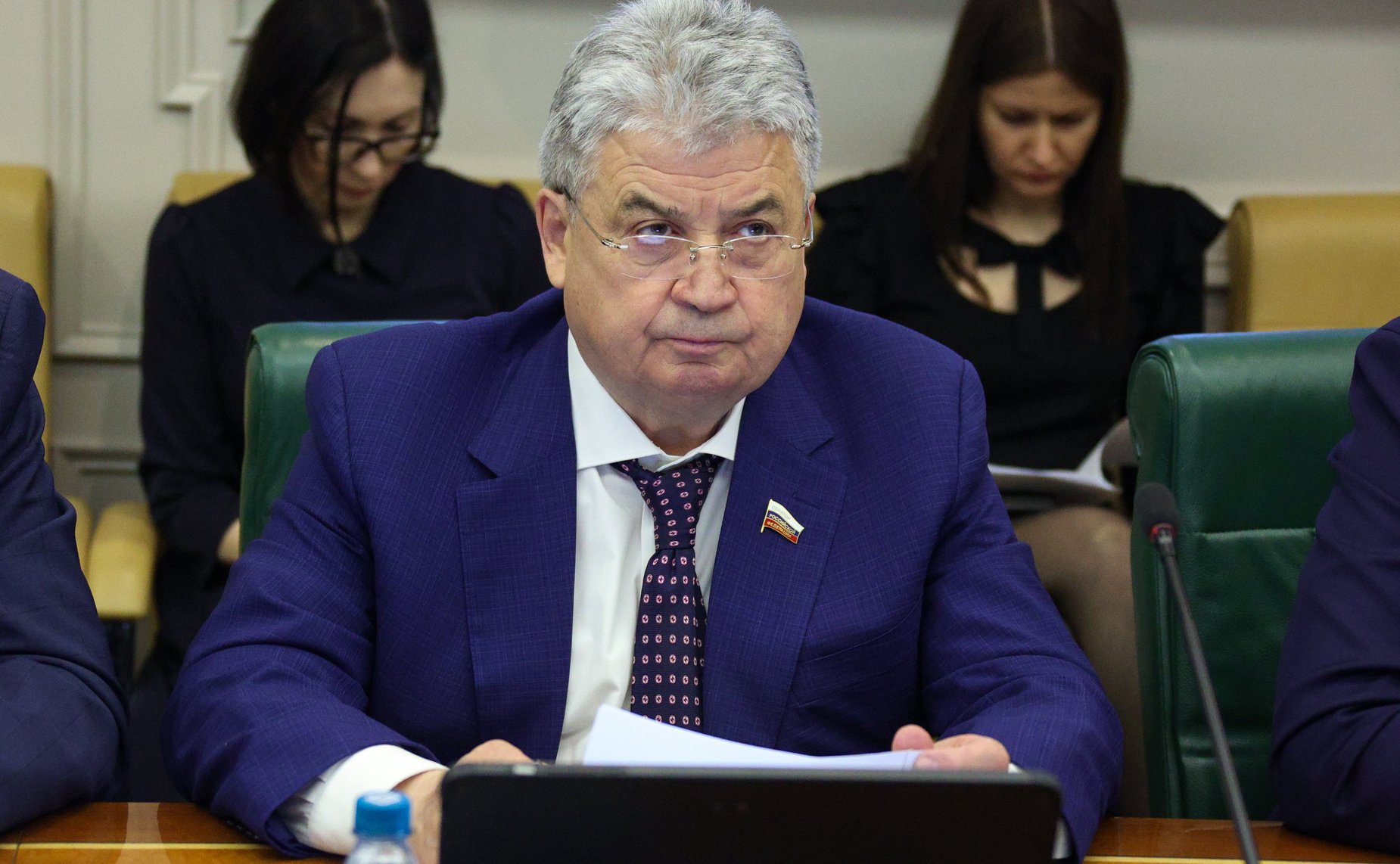 Геннадий Емельянов