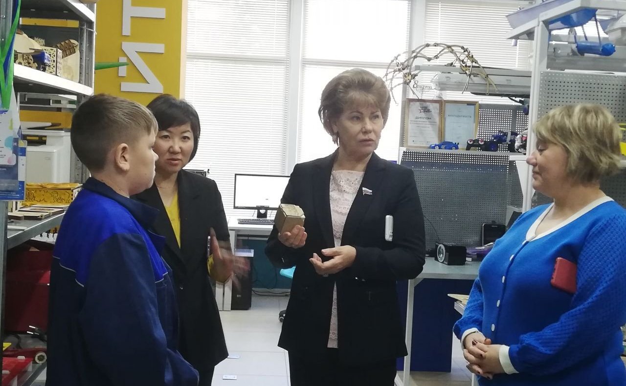 Татьяна Гигель в ходе рабочей командировки по региону посетила республиканский детский технопарк «Кванториум»