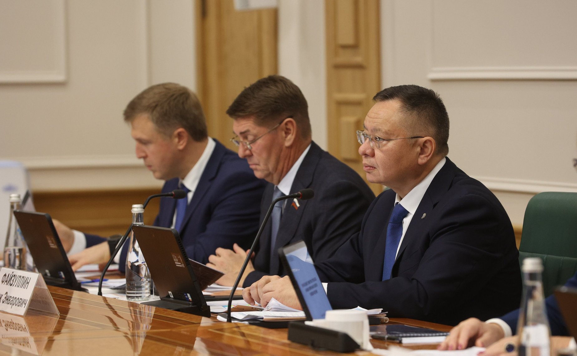 Встреча сенаторов Российской Федерации с Министром строительства и жилищно-коммунального хозяйства РФ Иреком Файзуллиным в формате открытого диалога