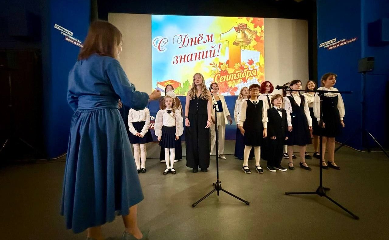 Сергей Перминов поздравил земляков с Днем знаний в Гатчине Ленинградской области