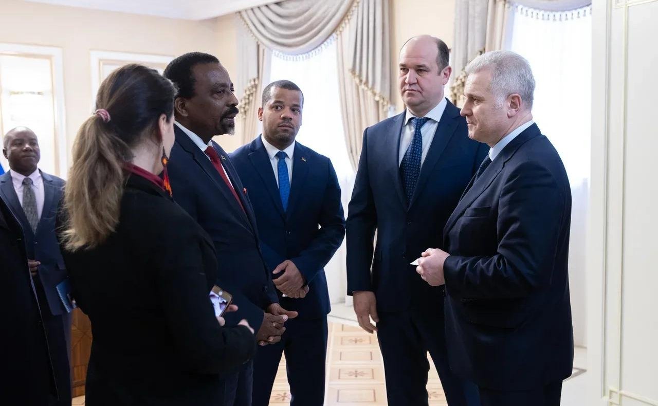 Встреча С. Мартынова с первым заместителем Председателя Ассамблеи Республики Мозамбик, Руководителем Административного совета Ассамблеи Антониу Жозе Амелией