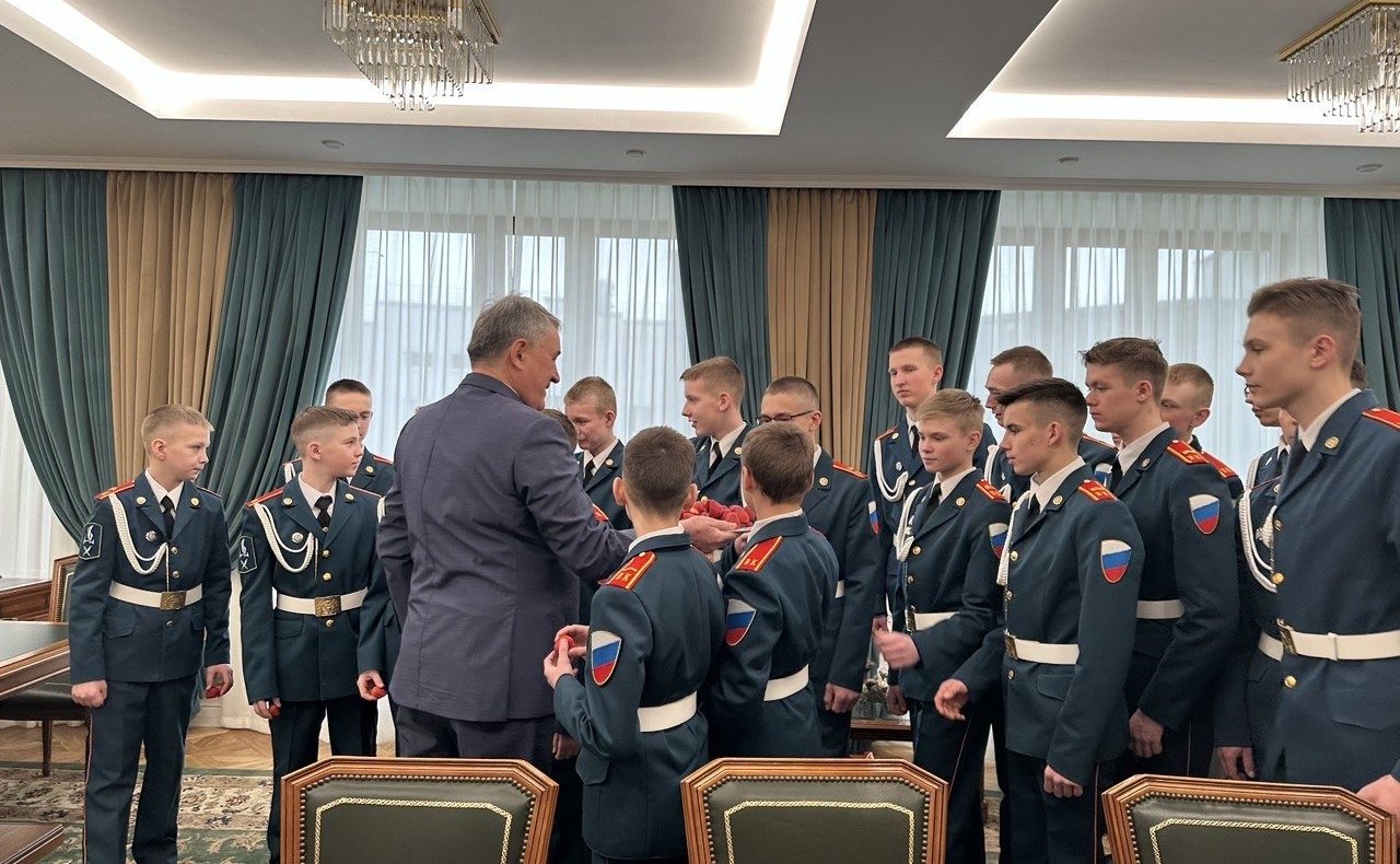 Лучшие воспитанники Вологодского образовательного центра – кадетской школы «Корабелы Прионежья» посетили Совет Федерации по приглашению заместителя Председателя Совета Федерации Юрия Воробьева