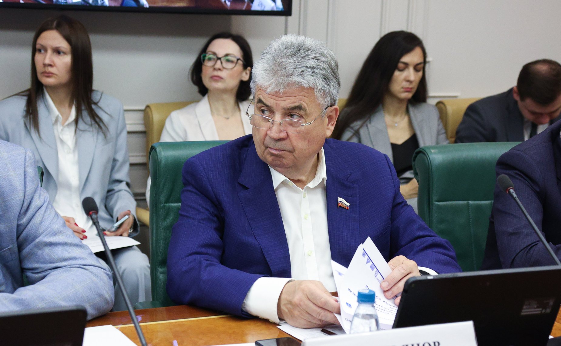 Геннадий Емельянов