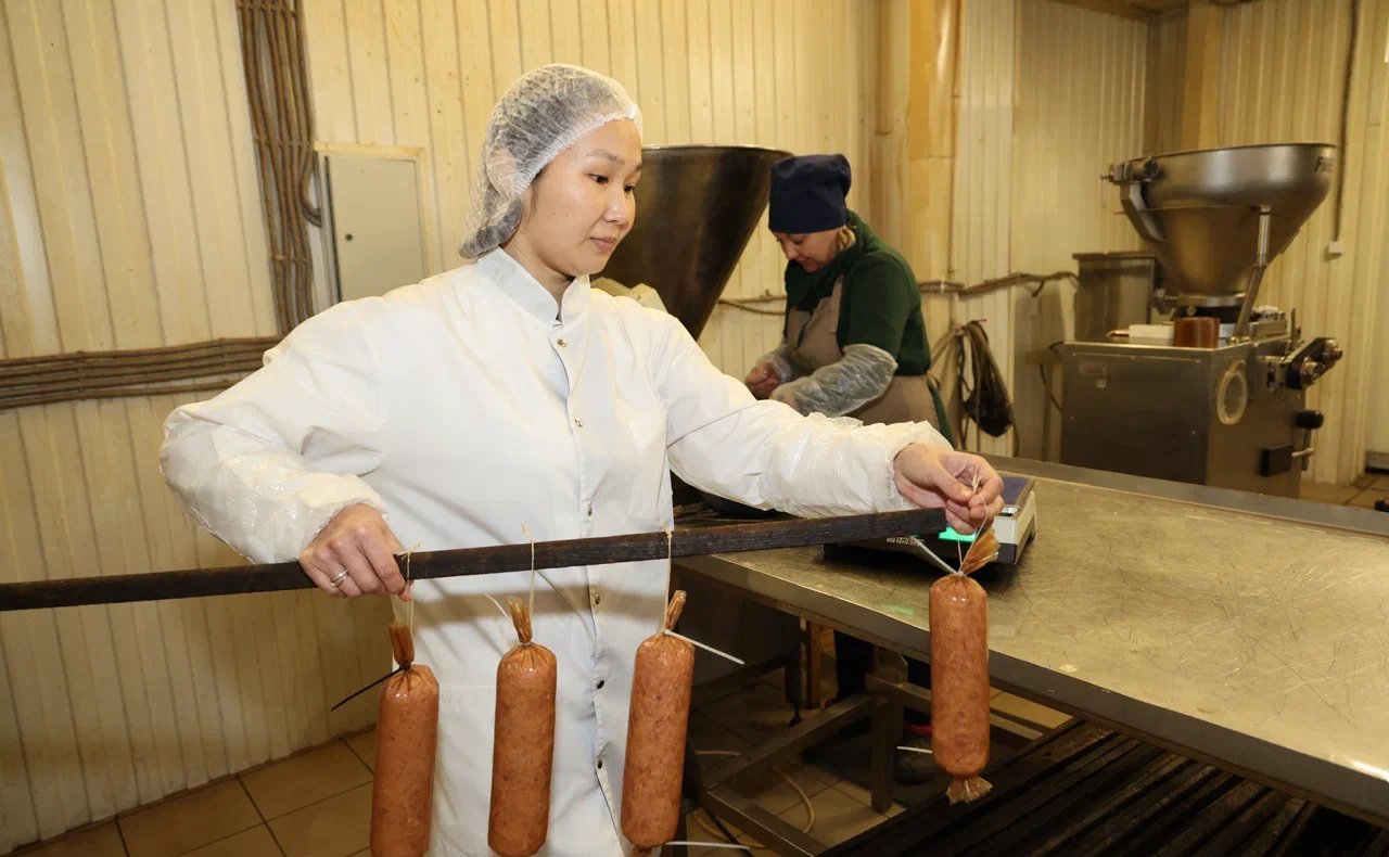 Татьяна Гигель в ходе рабочей командировки по региону побывала на горно-алтайском мясоперерабатывающем заводе