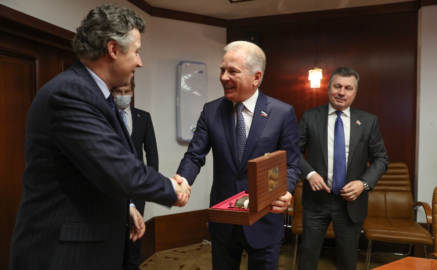 Встреча члена Комитета по экономической политике Валерия Пономарева с Чрезвычайным и Полномочным Послом Федеративной Республики Германия в РФ