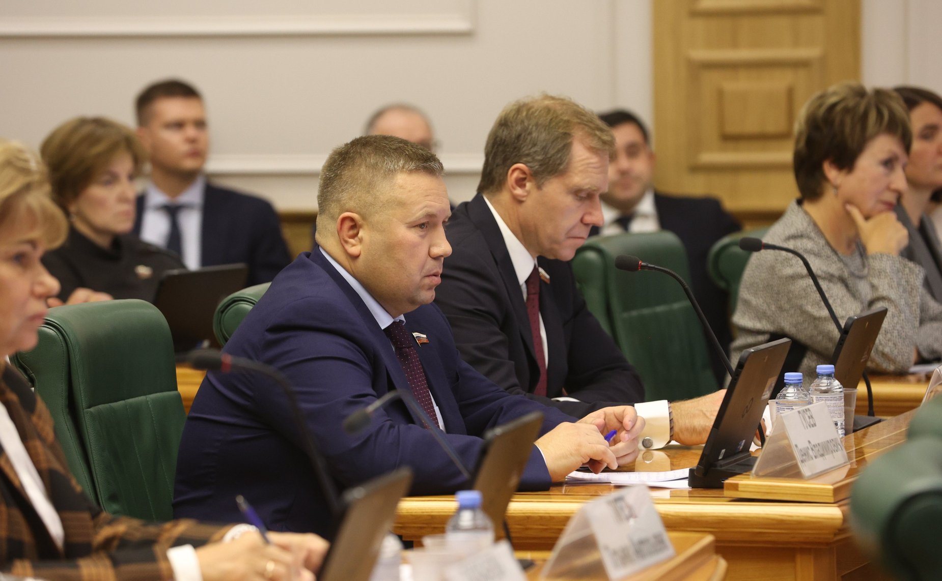 Встреча сенаторов Российской Федерации с Министром строительства и жилищно-коммунального хозяйства РФ Иреком Файзуллиным в формате открытого диалога