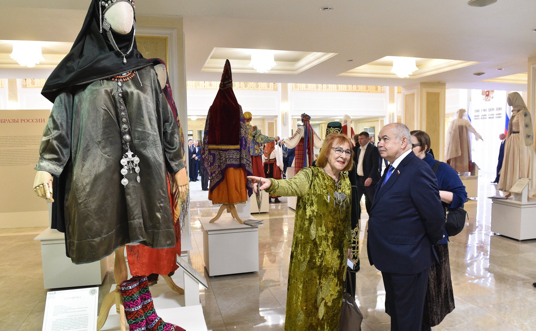 В Совете Федерации открылась выставка «Традиционные женские образы России»