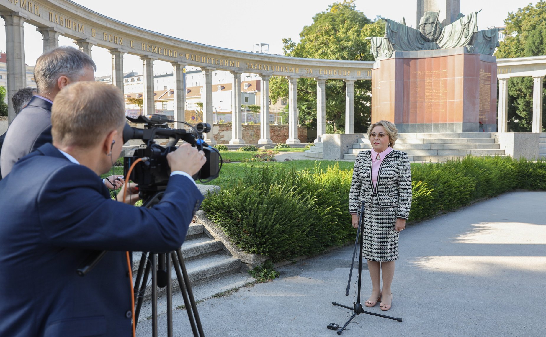 Делегация Совета Федерации во главе с Валентиной Матвиенко возложила венок к Мемориалу советским воинам, павшим при освобождении Вены