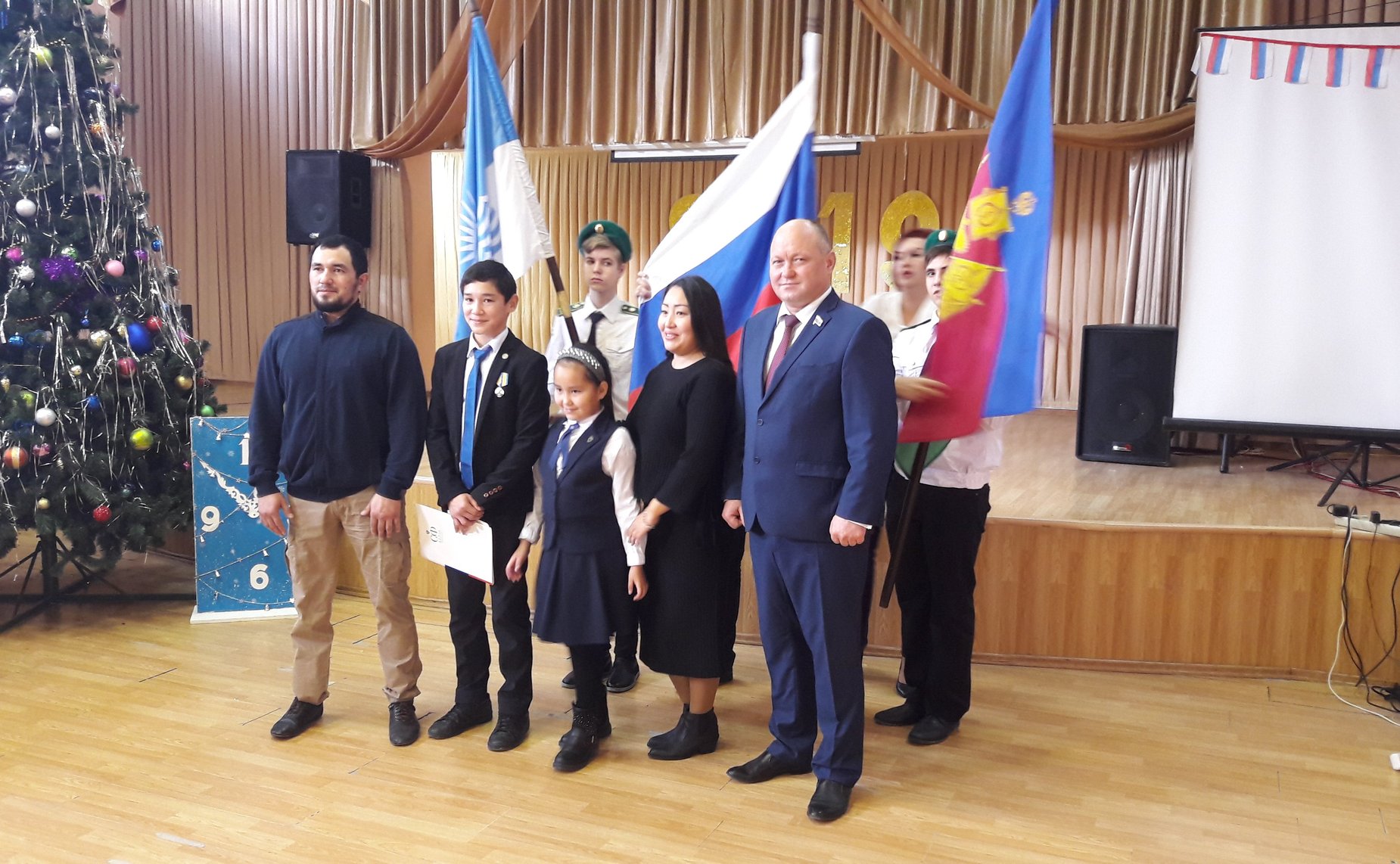 Алексей Кондратенко принял участие в церемонии награждения школьника из Геленджика Руслана Мекюрдянова медалью Общероссийской общественной организации «Российский союз спасателей» «За мужество в спасении»