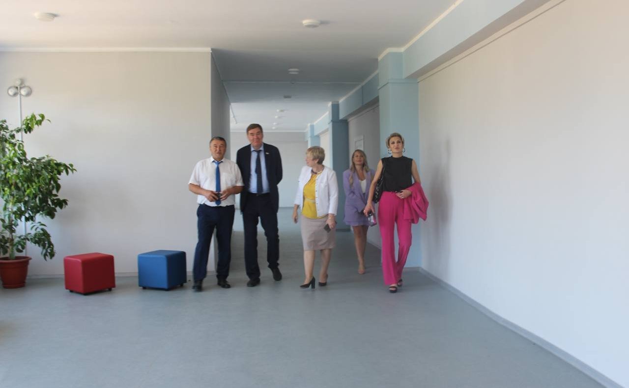 Александр Савин посетил общеобразовательную школу в с. Трубино после завершения в ней капитального ремонта