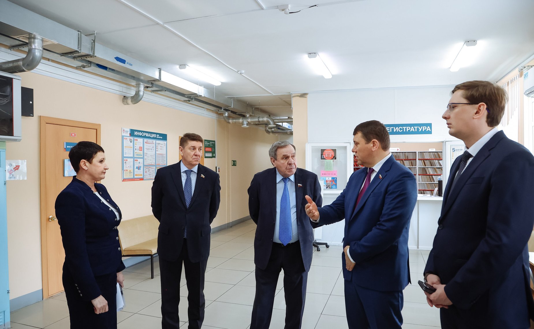 Сенаторы Российской Федерации посетили станцию переливания крови