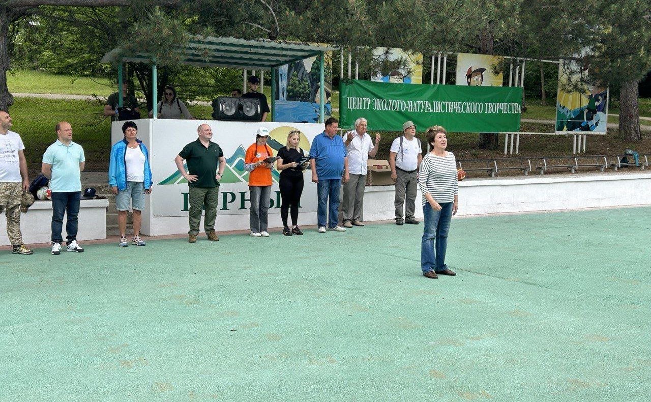 Екатерина Алтабаева вместе с ребятами из севастопольского детского оздоровительного лагеря «Горный» сходила в поход