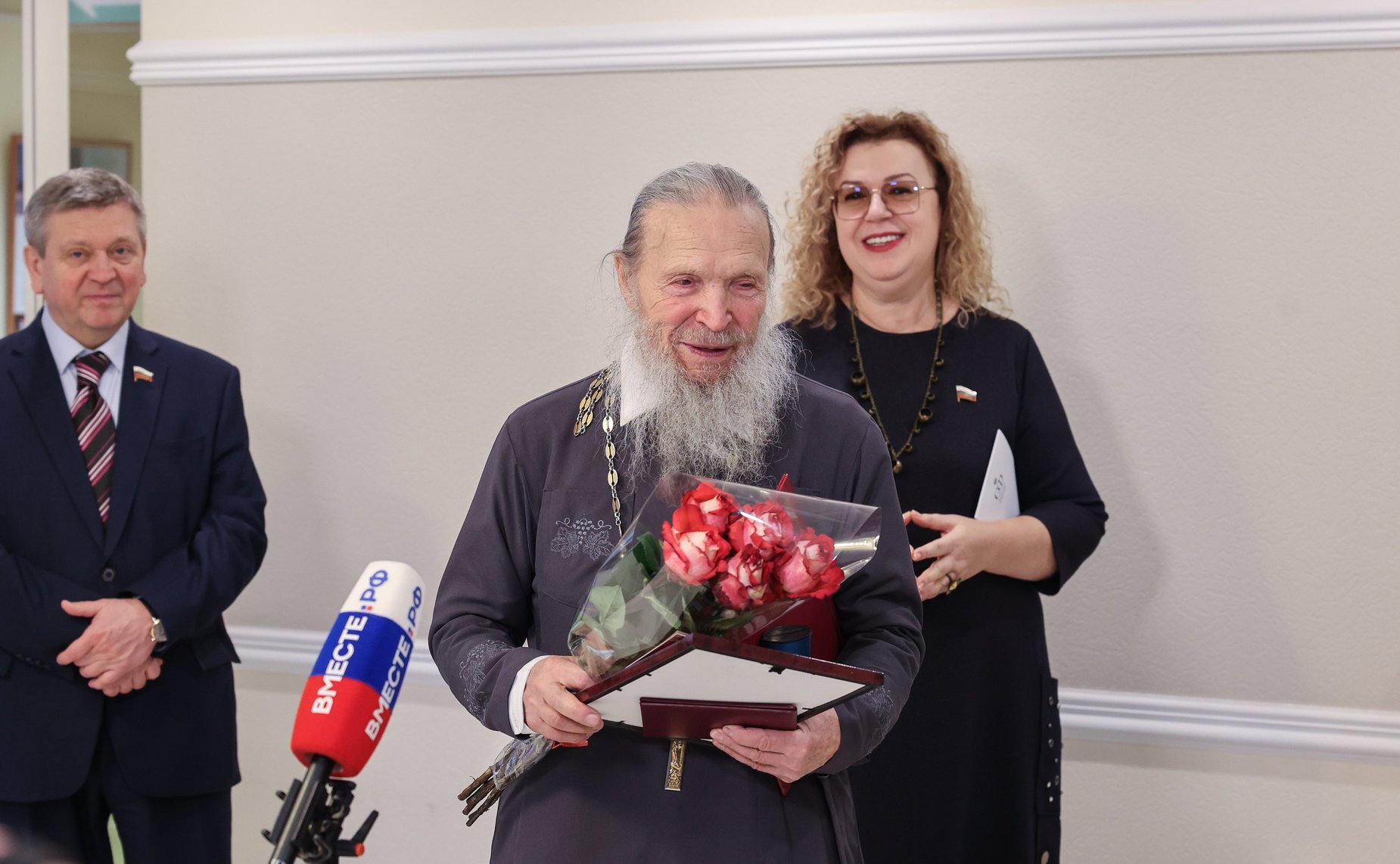 Ольга Епифанова открыла в Совете Федерации выставку живописи Петра Кочанова «За Святую Русь помолюсь…»