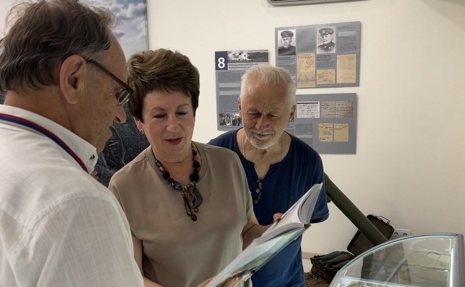 Екатерина Алтабаева вручила Почётную грамоту коллективу Музейного историко-мемориального комплекса «35-я береговая батарея»