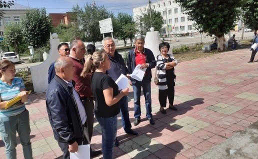 Б. Жамсуев осмотрел объекты, строящиеся в рамках реализации нацпроектов и региональных программ в Агинском районе Забайкалья