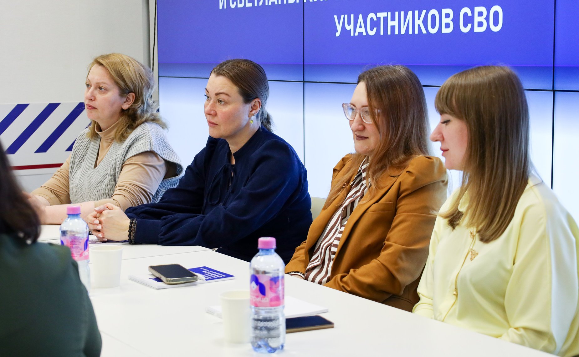 Сенаторы посетили штаб общественной поддержки партии «Единая Россия»