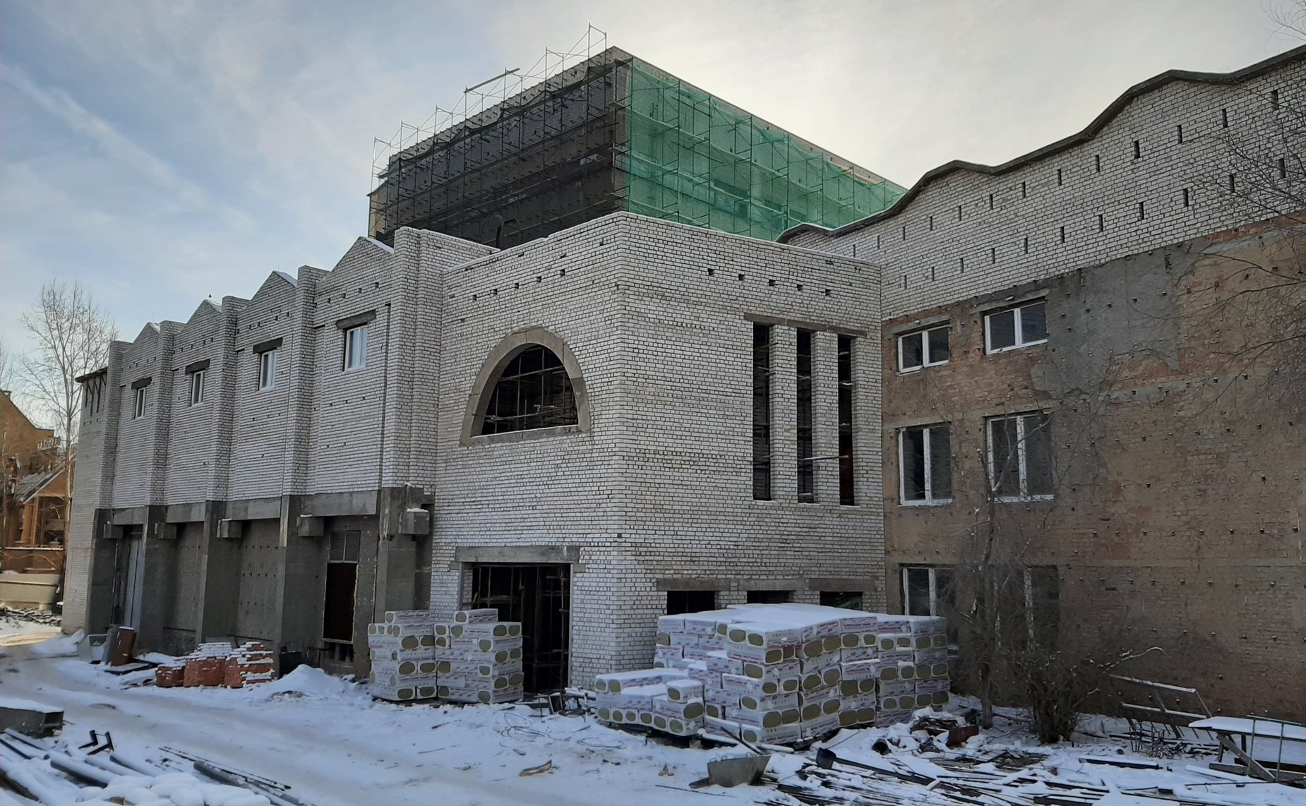 Баир Жамсуев в рамках рабочей поездки в регион проинспектировал ход строительных работ на социальных объектах