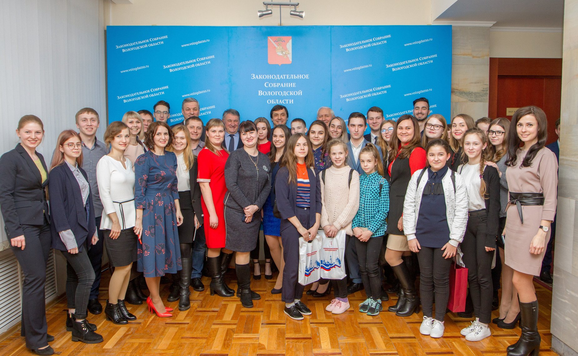 Заседание Дискуссионного клуба при Молодежном парламенте области