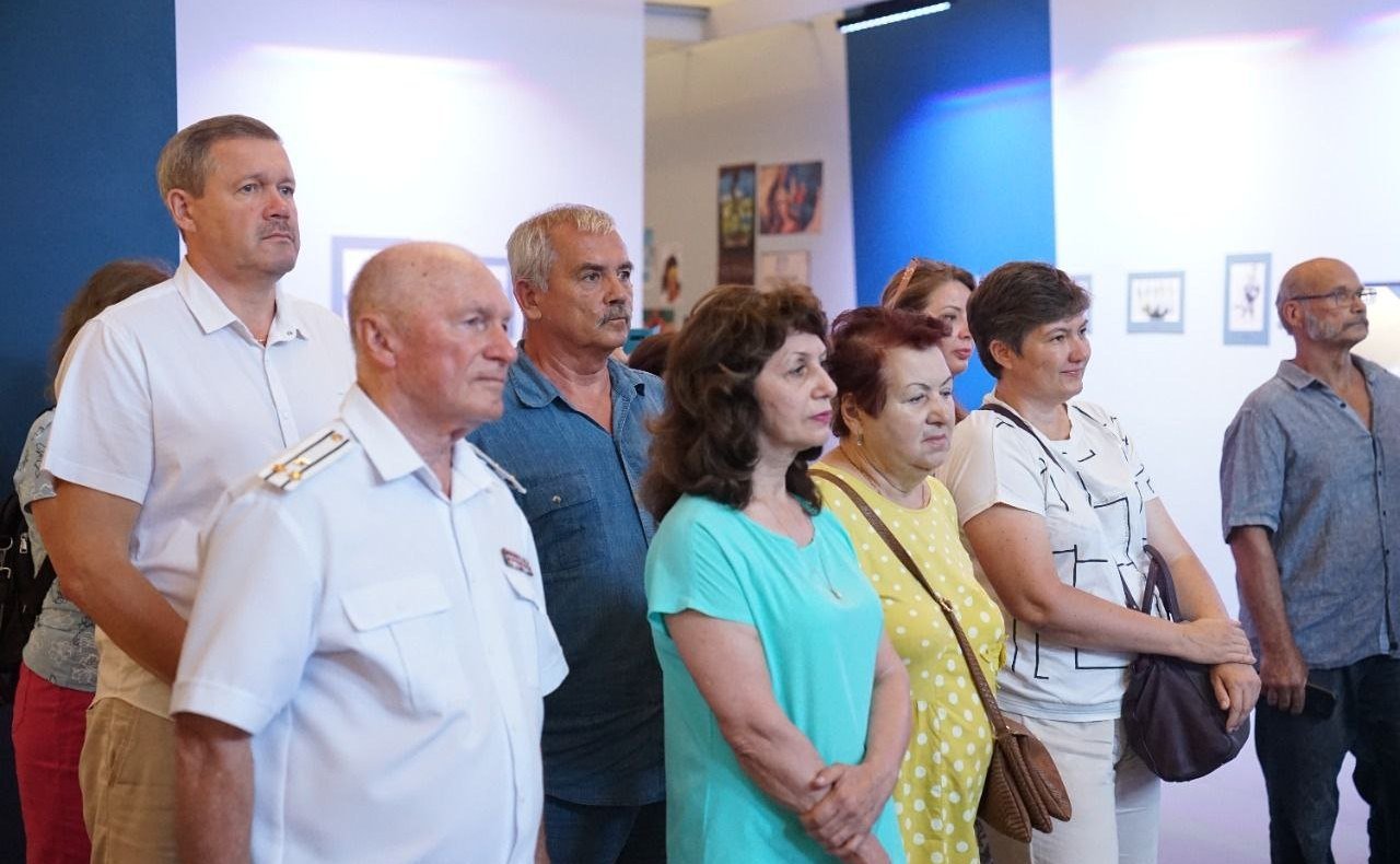 Открытие выставок рисунков о борьбе с фашизмом в дни Великой Отечественной войны и о борьбе с неонацизмом в наши дни